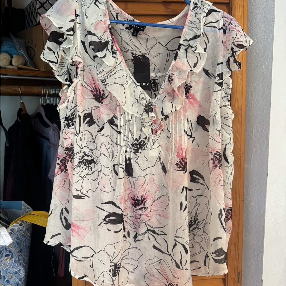 Torrid NWT Ruffle Flutter Sleeve Top - Picture 6 of 6